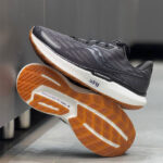 کتونی رانینگ ساکونی saucony triumph 19 - Image 5