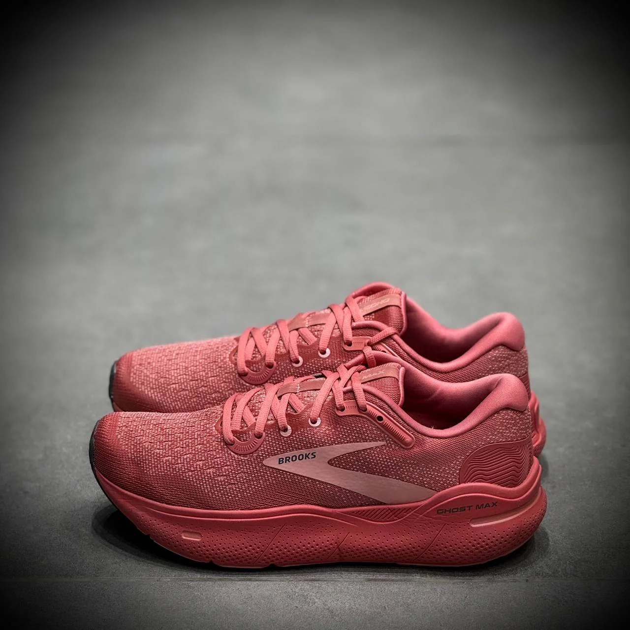 photo_1_2025-11-13_09-02-36 کتونی رانینگ بروکس Brooks Ghost Max - Image 1