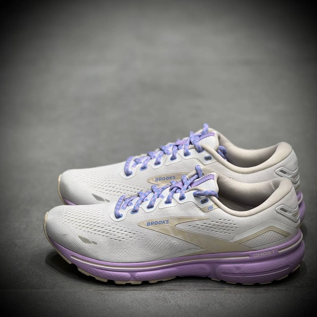 photo_1_2025-11-14_15-55-16 کتونی پیاده روی بروکس brooks ghost 15 - Image 1